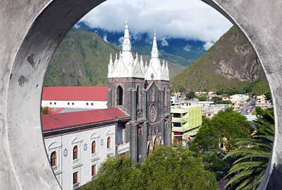 Ecuador: La Basilica de Nuestra Senora